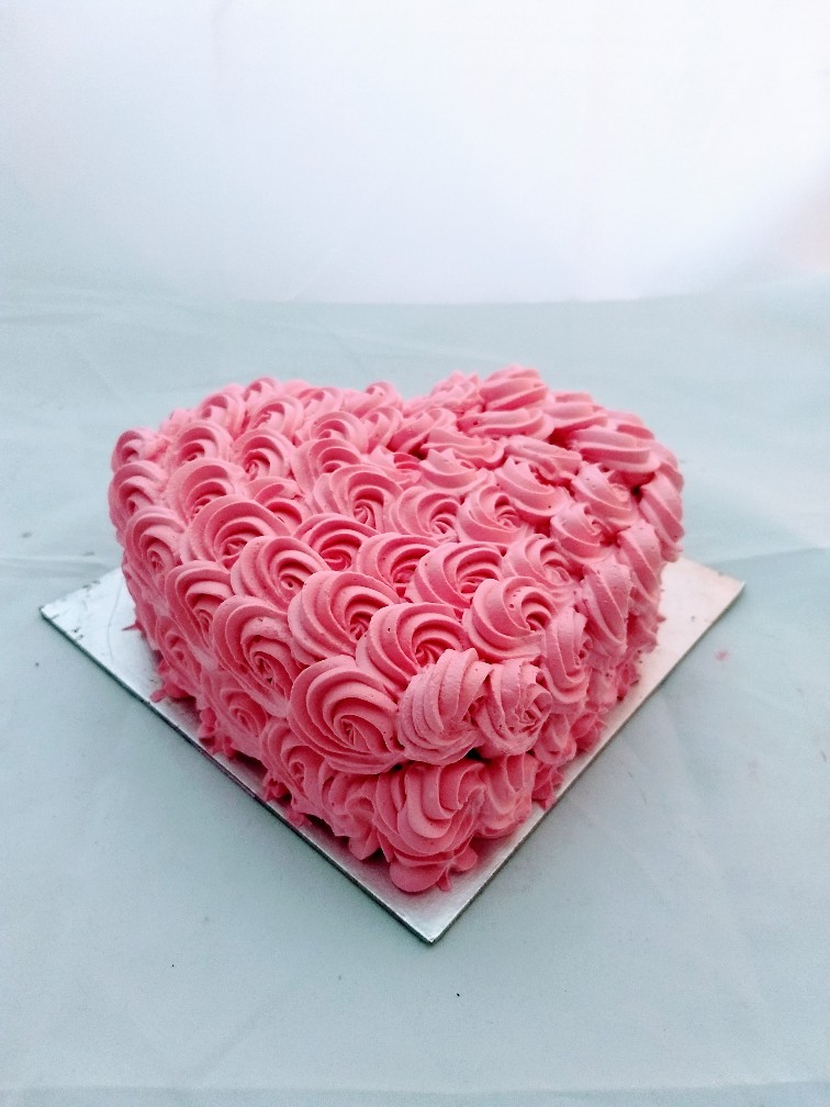 send flower Ashok Vihar DelhiPink Heart Shape Cake