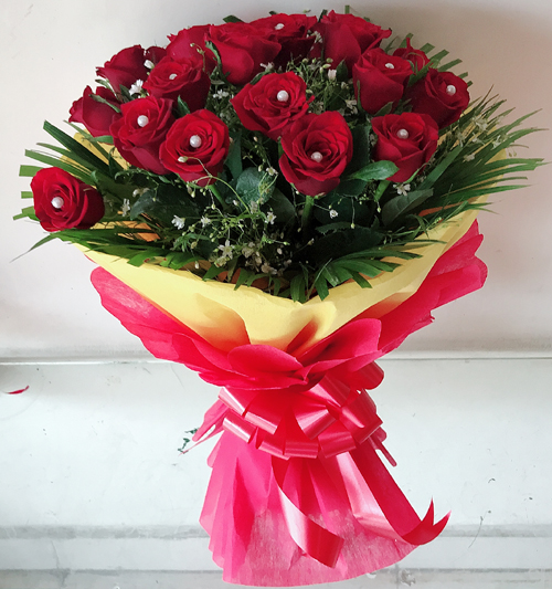 send flower Ansari Nagar DelhiBunch of 30 Red Rose in Red & Yellow Paper Packing